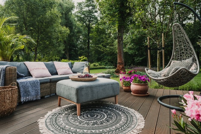 Pavé, bois, pierre : Quel revêtement choisir pour la terrasse de votre jardin ?